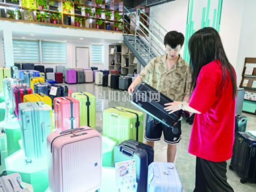 開學經濟熱潮下，箱包企業如何各顯神通抓住市場機遇